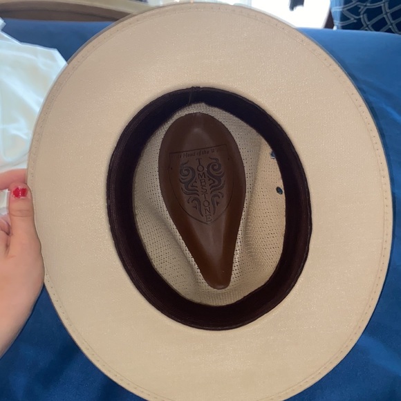 Man's explorer hat. - Picture 2 of 3